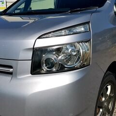ヴォクシー  GW明けに処分します クルーズコントロール トヨタ純正ナビ　ＣＤ　ＴＶ　カラーバックカメラ　両側電動スライドドア　パワーバックドア　ＥＴＣ　スマートキー　ＨＩＤヘッドライト　純正アルミホイール　フォグランプの画像