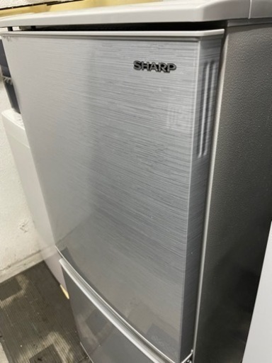 1人暮らし推薦　高年式美品2020年シャープ２ドア137L冷蔵庫 SHARP SJ-D14f-S