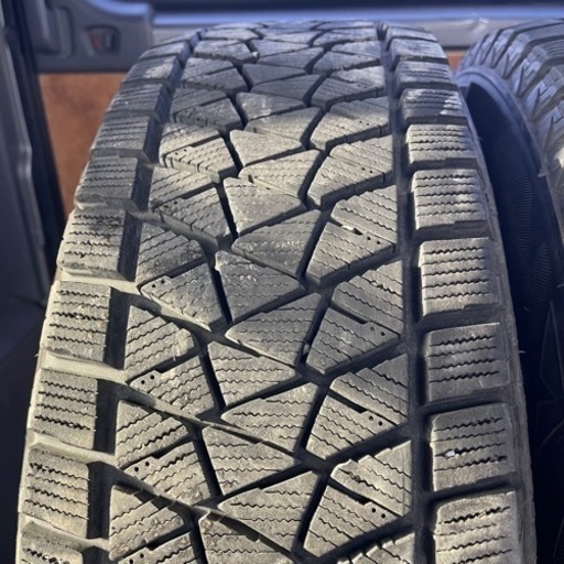 バリ山　BRIDGESTONE ブリヂストン　ブリジストン　DM-V2 215/70R16 スタッドレス　タイヤ　2018年製　16イ