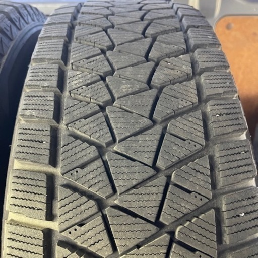 バリ山　BRIDGESTONE ブリヂストン　ブリジストン　DM-V2 215/70R16 スタッドレス　タイヤ　2018年製　16イ