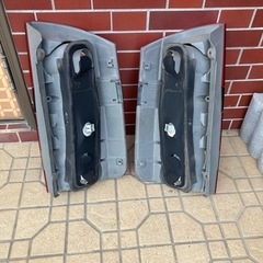 60ノア用純正テールライト左右の画像