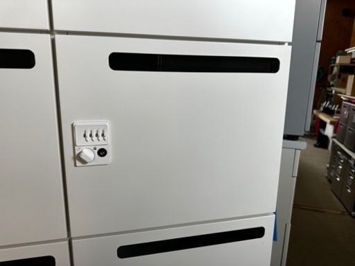 １０人用ロッカー　ダイヤル錠　幅900 奥行き450 高さ1925