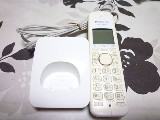 （オークション入札が入りましたので質問を終了させて頂きます）Panasonic　KX-FKD403-C子機/充電台つき現状品