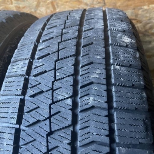 バリ山　BRIDGESTONE ブリヂストン　ブリジストン　VRX2 215/60R17 スタッドレス タイヤ　2019年製　17イン