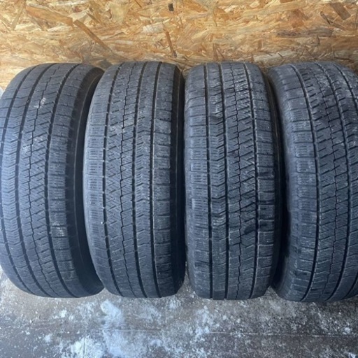 バリ山　BRIDGESTONE ブリヂストン　ブリジストン　VRX2 215/60R17 スタッドレス タイヤ　2019年製　17イン