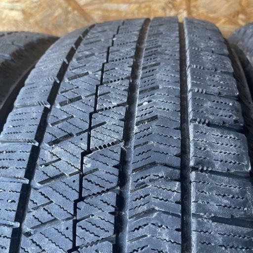 バリ山　BRIDGESTONE ブリヂストン　ブリジストン　VRX2 215/60R17 スタッドレス タイヤ　2019年製　17イン