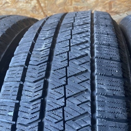 バリ山　BRIDGESTONE ブリヂストン　ブリジストン　VRX2 215/60R17 スタッドレス タイヤ　2019年製　17イン