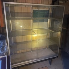 ガラスのショーケース