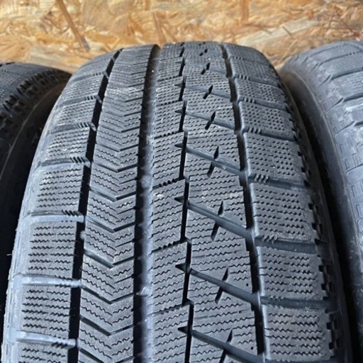 バリ山　BRIDGESTONE ブリヂストン　ブリジストン　VRX 225/60R17 スタッドレス タイヤ　2018年製　17インチ