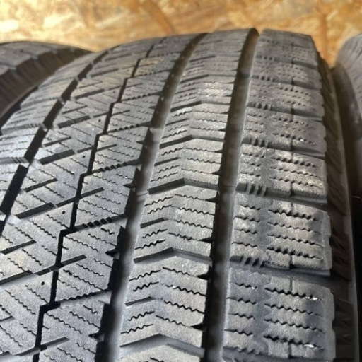 バリ山　BRIDGESTONE ブリヂストン　ブリジストン　VRX2 215/55R17 スタッドレス タイヤ　2018年製　17イン