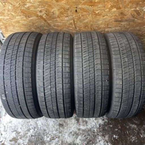 バリ山　BRIDGESTONE ブリヂストン　ブリジストン　VRX2 215/55R17 スタッドレス タイヤ　2018年製　17インチ