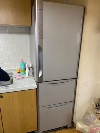 HITACHI 3ドア冷蔵庫　配送できます。