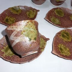 ★葉っぱ型ソーサ、焼き物湯呑、★おもてなしに、未使用保管品、箱はなし、画像参照、★プロフィール必読ですの画像