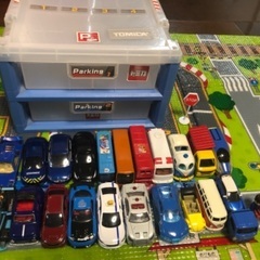 トミカ　ケース、車20台位等