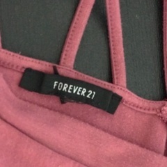 Forever 21 のカットソーの画像