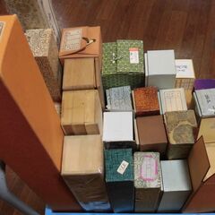 掛軸30点以上　内容不明　山水画　漢詩書　縁起物　富士　鶴　御朱印　仏画水墨画等　玉石混交の画像