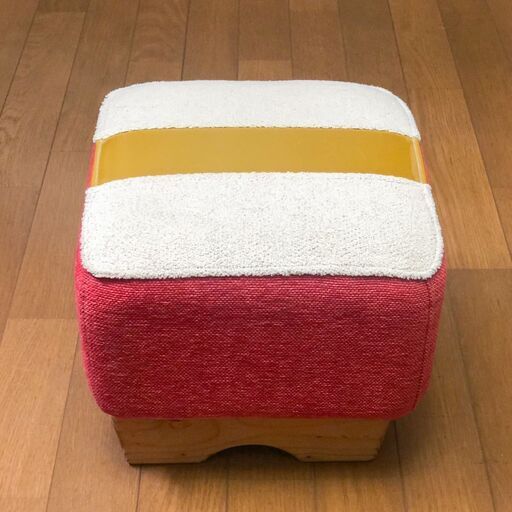 モンペスツール　赤白金色