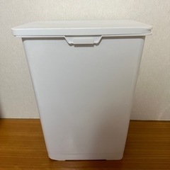 取引中　ゴミ箱　ペダル式の画像