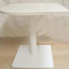 arne　ホワイトウッド×ホワイト脚  リーフ型カフェテーブルの画像