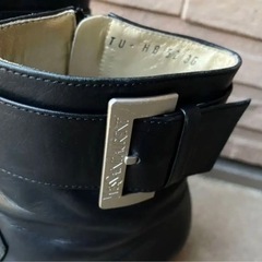 Yves Saint Laurent バックル ショートブーツ ブラック 36の画像