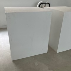 白い展示台　ディスプレイ台の画像