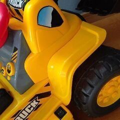 乗用玩具 電動 ショベルカー はたらくくるまの画像