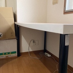 IKEA デスク テーブルの画像