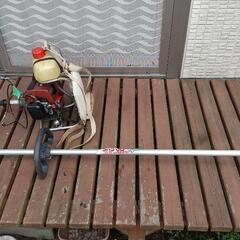 背負式草刈り機古いです。