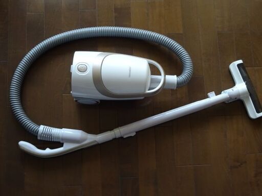 アイリスオーヤマ 軽量紙パッククリーナー 掃除機 IC-BT1　＜車でお引き取り可能な方・説明書無し＞