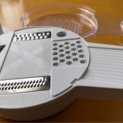 【中古品】4 in 1 野菜スライサー