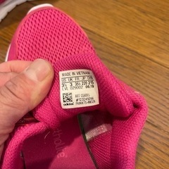 adidasスニーカー22センチの画像