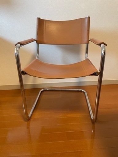 大塚家具で購入した　オシャレなチェアーです