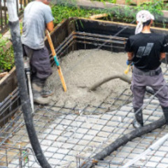 《未経験者歓迎✨》お住まいもしっかりサポートします《学校などをつくる型枠工事作業員》の画像