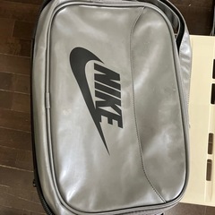 スポーツバッグ