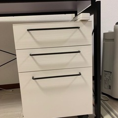 【※受け取り日時指定あり】勉強机 白の画像