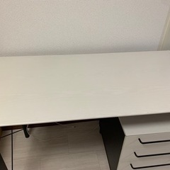 【※受け取り日時指定あり】勉強机 白の画像
