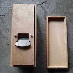 かつお節削り　そこそこきれいで、刃も一部錆びていますが、研げば切れそうですの画像