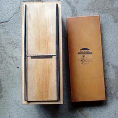 かつお節削り　そこそこきれいで、刃も一部錆びていますが、研げば切...