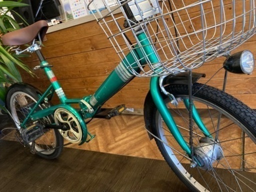 【前輪タイヤ新品！】LEDオートライト　6段変速　20インチ折りたたみ自転車　グリーン