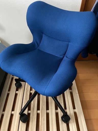 中古美品 スリムフィットチェア ブルー ドウシシャSFC-BLブルー青 オフィスチェア デスクチェア椅子イス家具テレワーク骨盤を立てる 分厚い