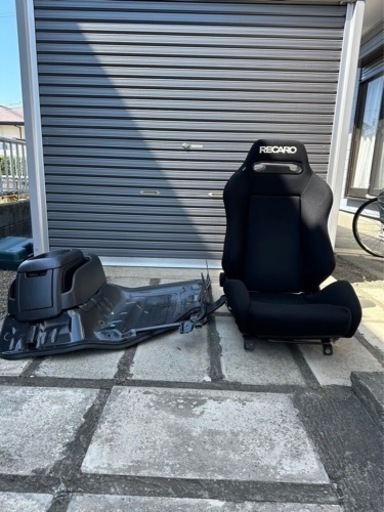 トヨタ　ハイエース　レジアスエース　200 1型　2型　3型　4型　レカロ　sr3 glセンターコンソール　エンジンフード　シートレール付き