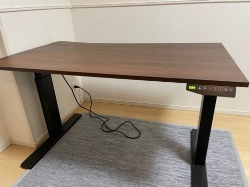 パソコン　スタンディングデスク　電動昇降式　４年前に購入