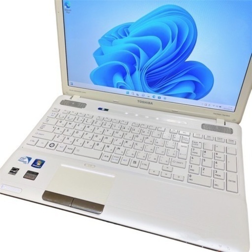【人気】東芝Dynabook白ノートパソコン たっぷり保存 win11 動作快適
