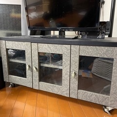 キャスター付きテレビ台