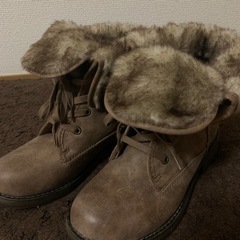 レインブーツとファーブーツセットの画像