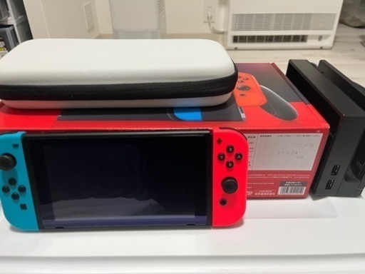 Nintendo Switch 任天堂スイッチ 本体＆携帯用ケース