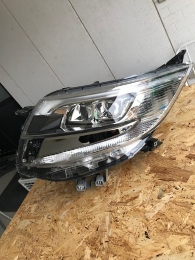 ノア 後期 ZRR80W 85W ZWR80 左 ヘッドライト LED ICHIKOH28-239 M刻印 81150-28J20 スモークメッキガーニッシュ付き