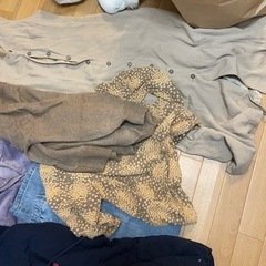 女性古着たくさんありますの画像