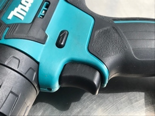 K544J★マキタ◇充電式震動ドライバドリル◇HP333D◇10.8V◇充電器・バッテリー2個付