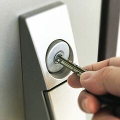急募！！20代で月収50万円越えも！！鍵、ガラス、水道修理などの...